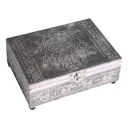 Boîte à tarot ou bijoux, en bois habillée de feuilles d'aluminium avec une jolie gravure, avec du feutre à l'intérieur et des pieds en caoutchouc.  18x13x6cm - 430 grammes. Fait en inde