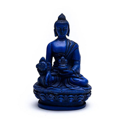 Bouddha 'Medecine', belle statuette de plâtre de couleur bleu sombre, avec les attributs typiques de ce Bouddha. 11 centimètres de hauteur - 195 grammes. Ultra résistant, parfait au milieu de lapis lazuli !