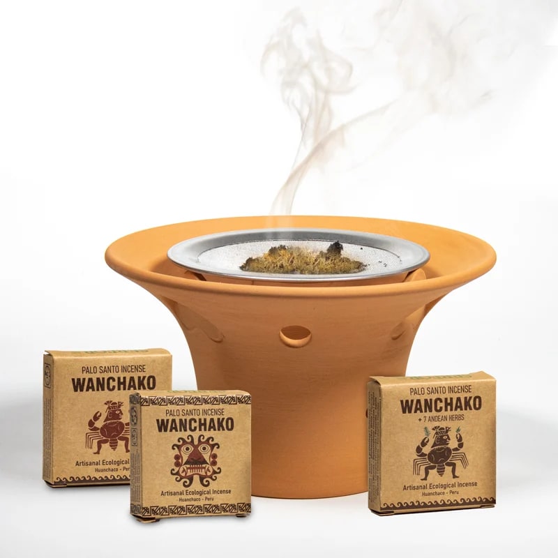 Encens Wanchako fait au Pérou, composé de bois de Palo Santo 100% artisanal. 2 modèles au choix, 100% naturel ou aux 7 herbes. Chaque boîte contient 4 'piles', pouvant être découper en rondelles suivant vos besoins. Aussi puissant que la sauge !