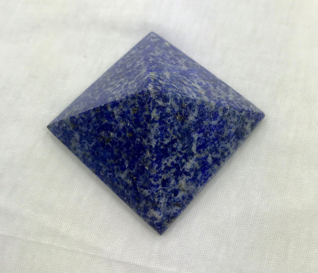 Pyramides en Lapis lazuli de 4 à 5 centimètres, la pierre des Pharaons ! Magnifiques effets, parfait pour la lithothérapie, collection, exposition...!