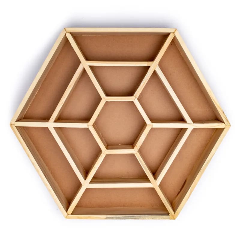 Présentoir mandala en bois, 35 x 30,5 x 4 centimètres, avec 13 compartiments, pour exposer des bijoux, minéraux et pierres précieuses. Type de bois : Bois de pin avec base en MDF. Parfait pour ranger bijoux te minéraux !