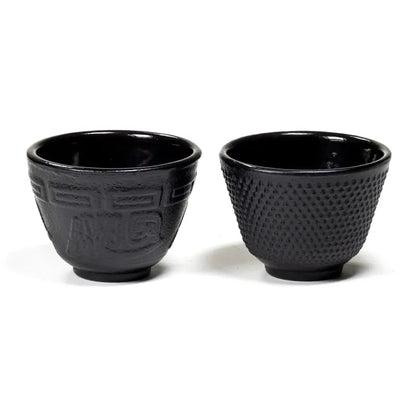 Théière émaillé en fonte, 'Tetsubin' et 'Tetsukyusu' de style traditionnel avec accessoires - 0,6, 1 ou 1,2 Litres. Options : tasses, chauffe-théière, assiette, porte couvercle... Parfait !