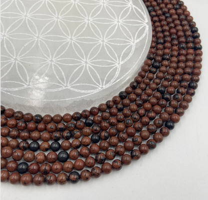 Obsidienne Acajou / Mahogany, perles rondes de 6 ou 8 mm. Vendu en fil de perle 38/39 cm, en bracelet de 17 à 21cm, en collier de 45 ou sautoir de 60cm. Qualité AA à AAA, superbes perles !