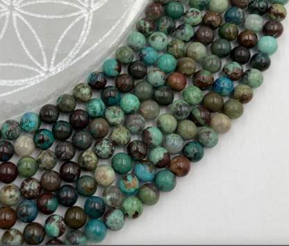 Chrysocolle, perles rondes de 6 et 8 mm, vendu en : fil de perle 38/39 cm, en bracelet de 17 à 21cm, en collier de 45 ou sautoir de 60cm. Qualité AA à AAA, superbes perles souvent prises pour de la turquoise !