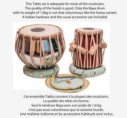 TABLA INDIEN TRADITIONNEL, comprend 1 sac de transport (étui souple), marteau et coussins. Dimensions & poids : Dayan : Ø 19cm (surface de jeu Ø15,5cm), 28cm de hauteur, 4,8kg/ Bayan : Ø30cm (surface de jeu Ø24cm). Magnifique qualité !