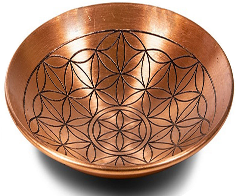 Assiette de cuivre décorative avec le symbole de fleur de vie gravé de 15 centimètres de diamètre x 2,8 de hauteur, 120 grammes. Très belle qualité, inaltérable, parfait !