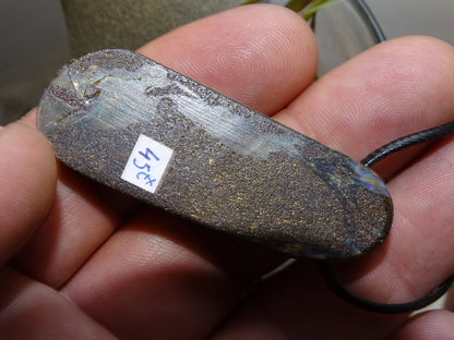 Opale Boulder d'Australie,4 modèles au choix taillés en France par 'Mik' opalescence'. Pendentifs vendu avec cordon de cuir noir, coulissant, très belle qualité. L' opale est fascinante et envoutante ! Le must en matière de pierres, Parfait !