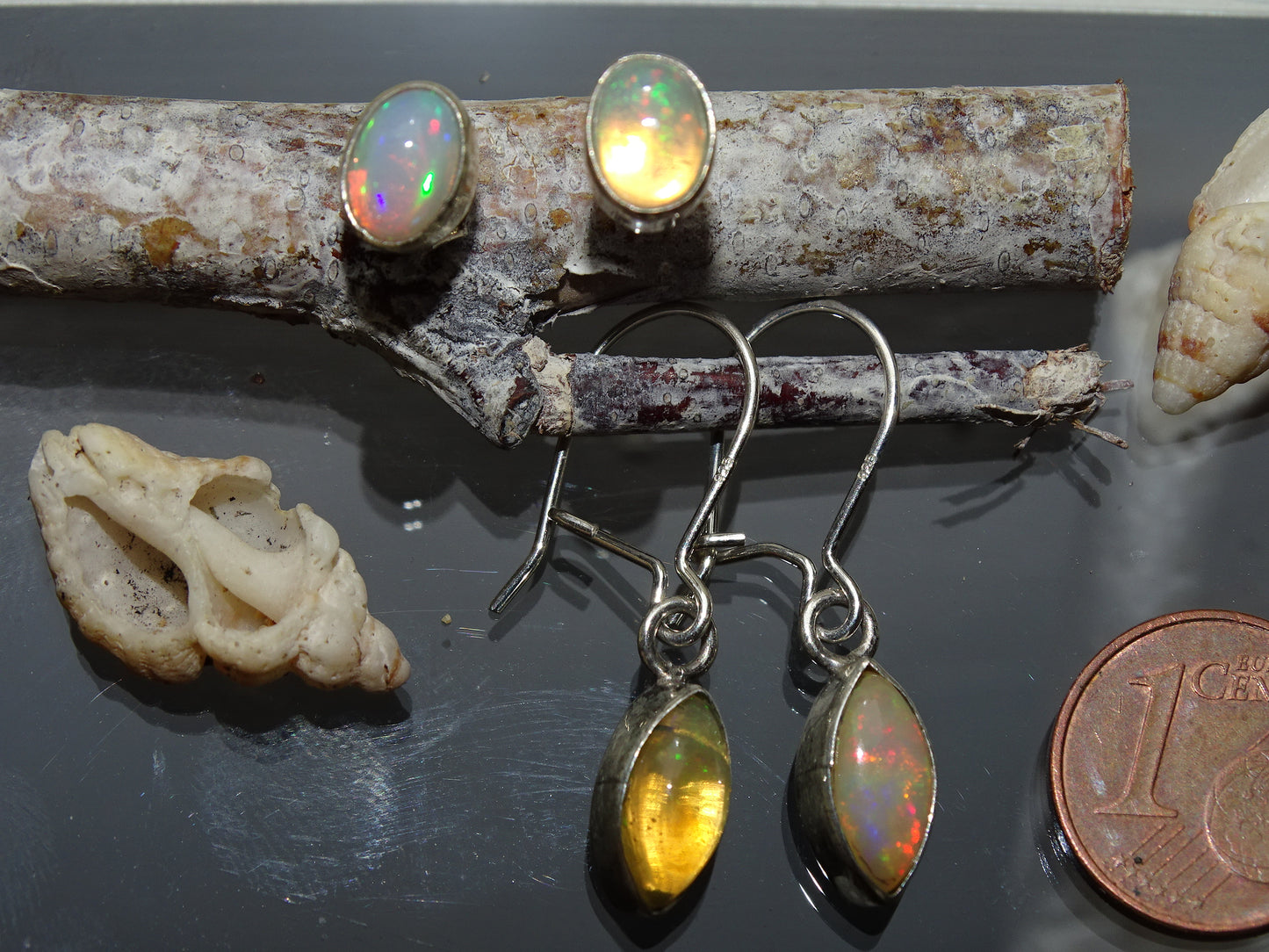 Boucles ou Puces d'oreille en Opale Welo, qualité AA à AAA, fait par "Gem & Zen". Superbes cabochons de pierres sertis sur Argent 925, des reflets hypnotisants, parfait !