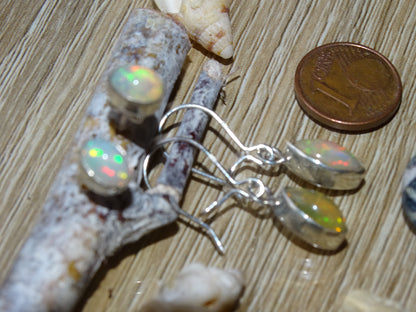 Boucles ou Puces d'oreille en Opale Welo, qualité AA à AAA, fait par "Gem & Zen". Superbes cabochons de pierres sertis sur Argent 925, des reflets hypnotisants, parfait !