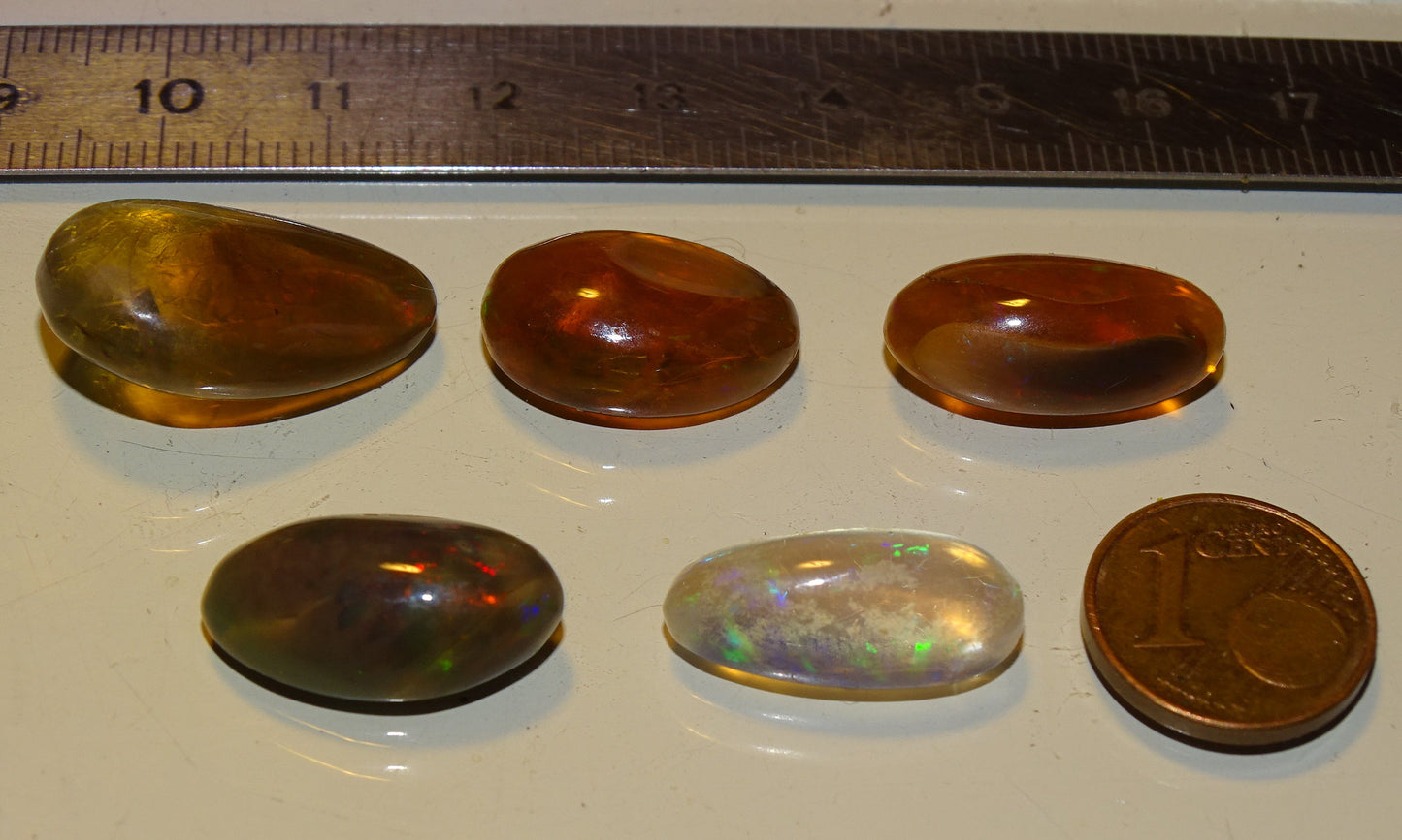 Sélection d'Opale multi-feu, cabochons de 1,9x0,8x7 millimètres à 23x15x0,9. L'authentique et mythique pierre pafait en bijouterie, collection ,exposition...!