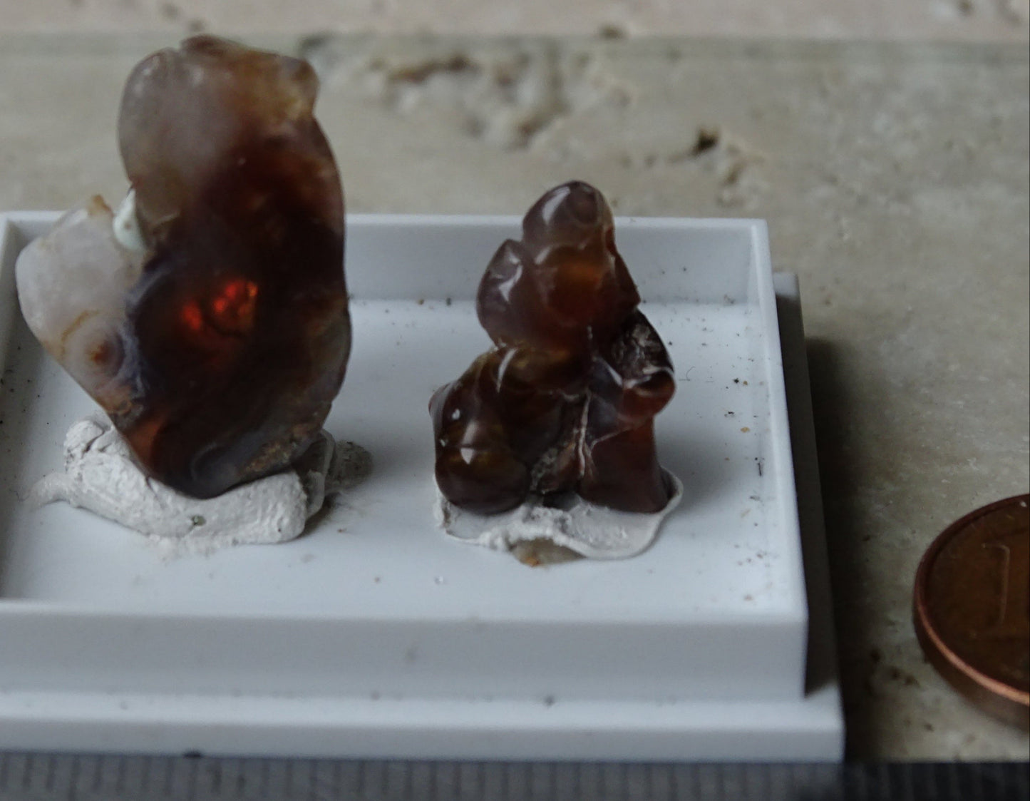 Agate de feu du Mexique, 2 spéciments de 2,8 grammes (25x15x0,8 mm) ou 1,2 grammes (16x12x0,7mm). Superbes et surprenants spéciment brut et naturel, parfait en collection ,exposition...!