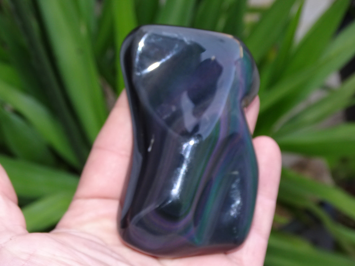 Obsidienne Oeil celeste, de 92 x 57 x 30 mm - 263,8 grammes. Très belle qualité, des couleurs iridesencete incroyables, rare !