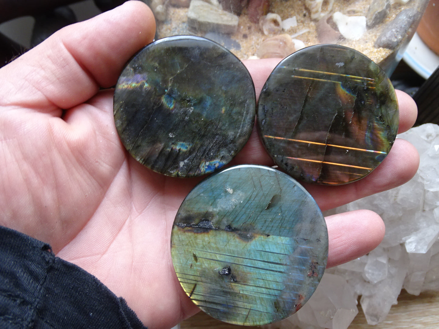 Labradorite, pierres/ cabochons de tailles L rondes et plates, modèles au choix, environ 55x55x0,9 mm - 30 grammes. Parfait pour être monter en bijouterie. Très belle qualité, des reflets hologramme incroyable !