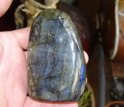 Labradorite, forme libre de qualité AAA, 95 x 60 x 30 mm - 424 grammes environ. Très belle qualité, parfait !