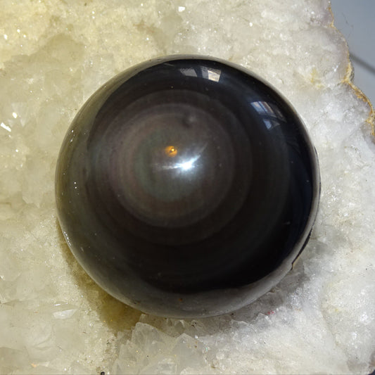 Sphère en Obsidienne 'Oeil Céleste', pièce unique de 45 millimètres - 113 grammes. La pierre des Mayas, hypnotisant et envoûtant ! Parfait pour la lithothérapie, collection, exposition...!