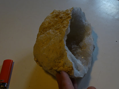 Géode en quartz/ Cristal de roche naturel de 20x14x12 centimètres de hauteur - 2106 grammes. Provenance, Madagascar. Magnifique spécimen et très puissant !