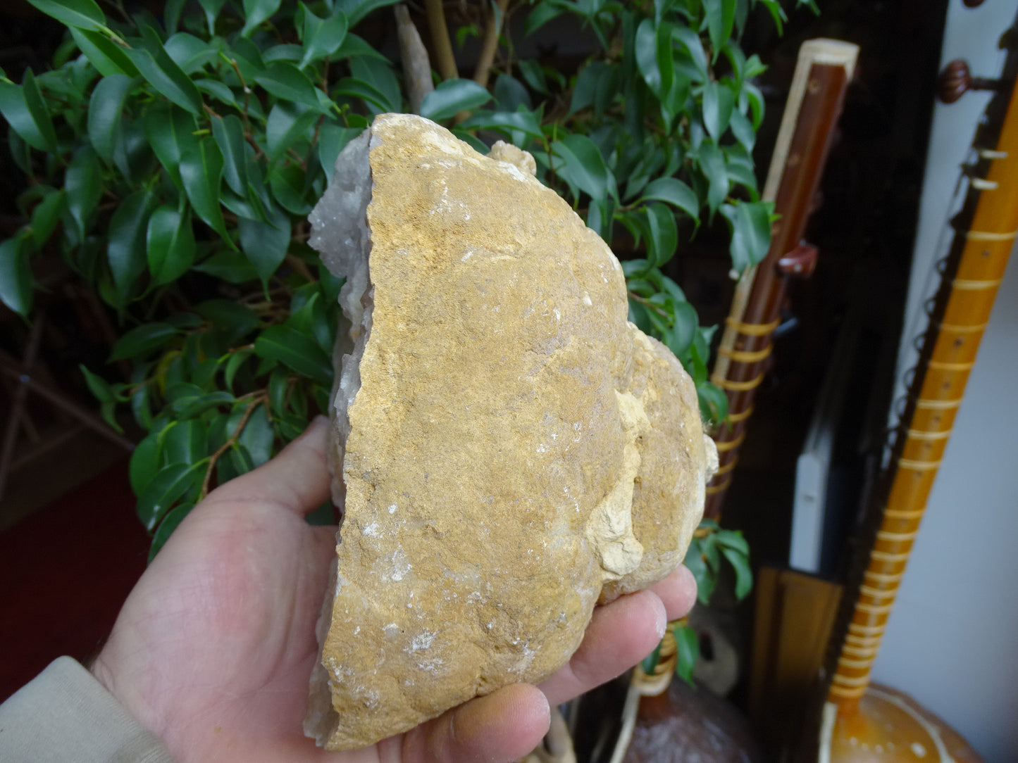 Géode en quartz/ Cristal de roche naturel de 16x14x12 centimètres de hauteur - 1684 grammes. Provenance, Madagascar. Magnifique spécimen de géode jumeler naturellement...et très puissant !