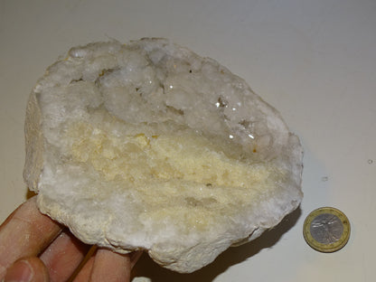 Géode en quartz/ Cristal de roche naturel de 16x13x4 centimètres de hauteur - 785 grammes. Provenance, Madagascar. Magnifique spécimen de géode jumeler naturellement...et très puissant !