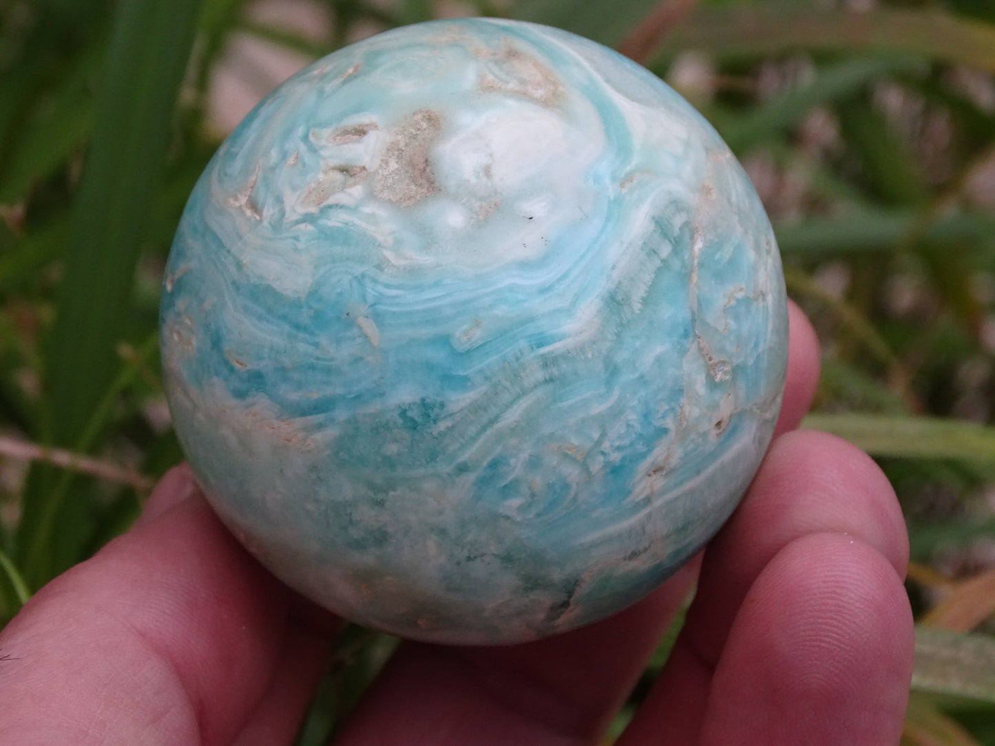 Aragonite Bleue, sphère de 58 millimètres - 280 grammes. une pierre naturellement belle ! Parfait pour la lithothérapie, collection, exposition...!