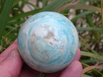 Aragonite Bleue, sphère de 58 millimètres - 280 grammes. une pierre naturellement belle ! Parfait pour la lithothérapie, collection, exposition...!