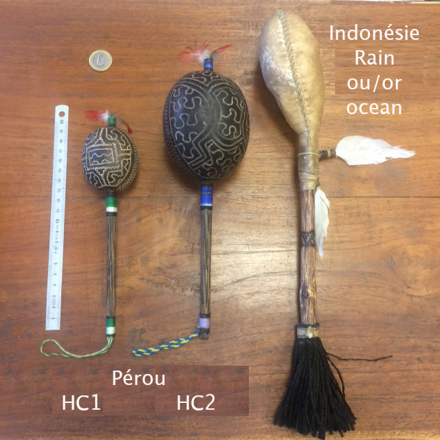 Sélection de hochets Chamanique, 2 modèles au choix Pérou (2 tailles) ou Indonésie (1 taille / 2 sons 'Rain' ou 'Océan'). Très bonne qualité, parfait pour découvrir ou se perfectionner !