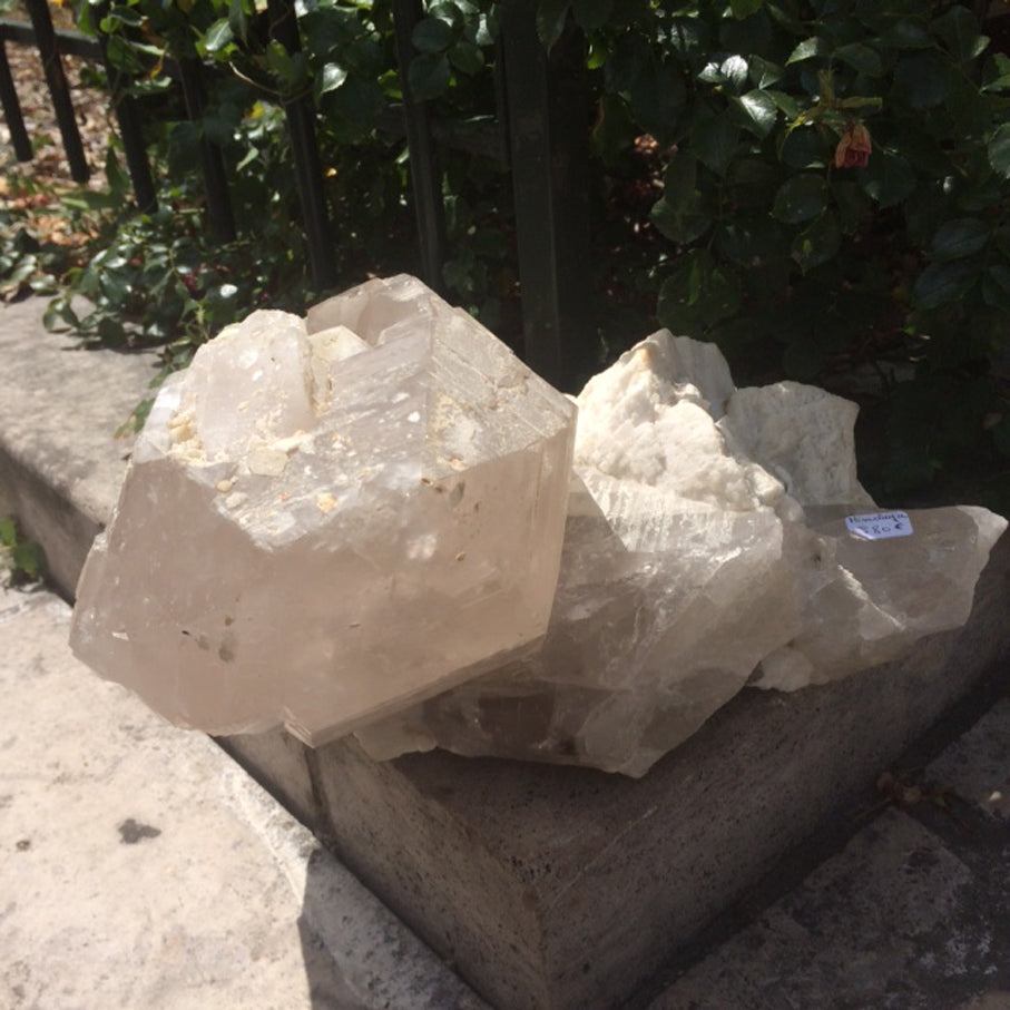 Rare ! Quartz/ Cristal de roche géant de 14,3 kilogrammes venant de l'Himalaya, côté Pakistan. Magnifique spécimen, impressionnant et très puissant!