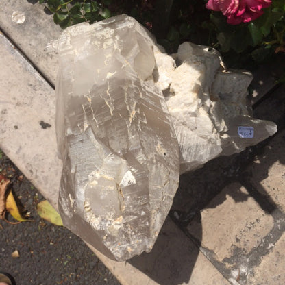 Rare ! Quartz/ Cristal de roche géant de 14,3 kilogrammes venant de l'Himalaya, côté Pakistan. Magnifique spécimen, impressionnant et très puissant!