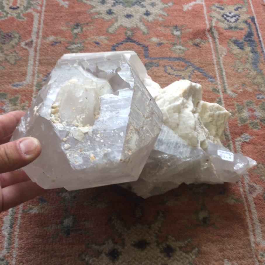 Rare ! Quartz/ Cristal de roche géant de 14,3 kilogrammes venant de l'Himalaya, côté Pakistan. Magnifique spécimen, impressionnant et très puissant!