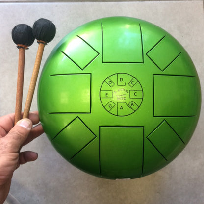 Tankdrum, 26cm de diamètre, 3 modèles au choix - A minor/ La mineur - C major/ Do majeur - G major/ Sol Majeur. Vendu avec 2 sticks, Top !! vendu avec une housse et 2 baguettes, parfait !