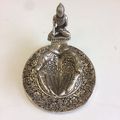 Porte-encens pour brûler des bâtons d'encens minces de 9x4 cm - 75 grammes. Avec un Bouddha et deux mains offrant qui recueillent les cendres. Sculptures détaillées !