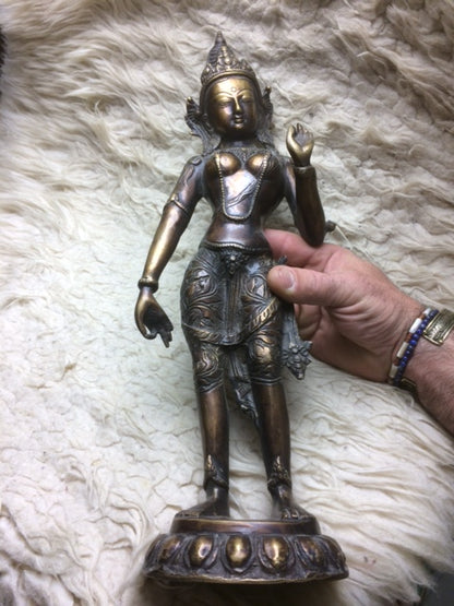 Pièce unique de Taille XL - Statuette ancienne de Tara 'blanche' en métal (bronze laiton), de 45 centimètres de haut. Fait au Népal, parfait dans une salle de Méditation, Autel, Collection, Exposition...!