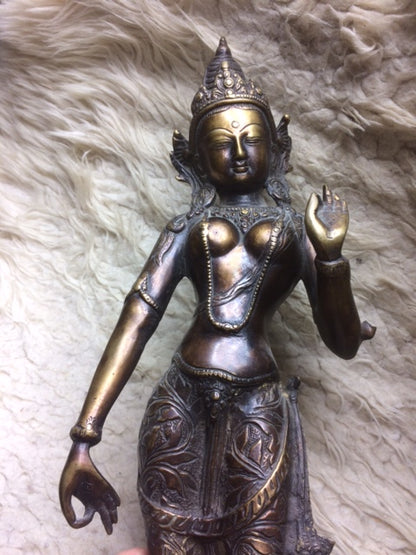 Pièce unique de Taille XL - Statuette ancienne de Tara 'blanche' en métal (bronze laiton), de 45 centimètres de haut. Fait au Népal, parfait dans une salle de Méditation, Autel, Collection, Exposition...!