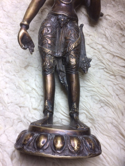 Pièce unique de Taille XL - Statuette ancienne de Tara 'blanche' en métal (bronze laiton), de 45 centimètres de haut. Fait au Népal, parfait dans une salle de Méditation, Autel, Collection, Exposition...!