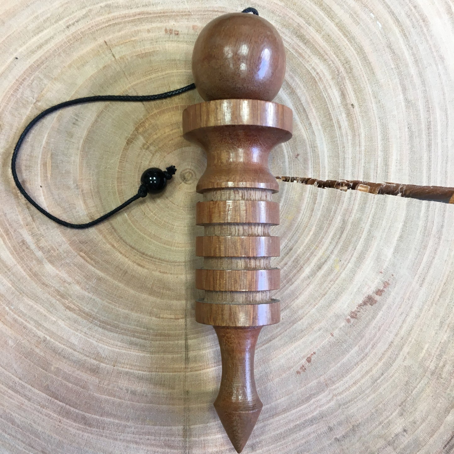 Sélection de pendules en bois, pour radiesthésie, pour professionnel ou débutant. Modèles au choix, parfait !