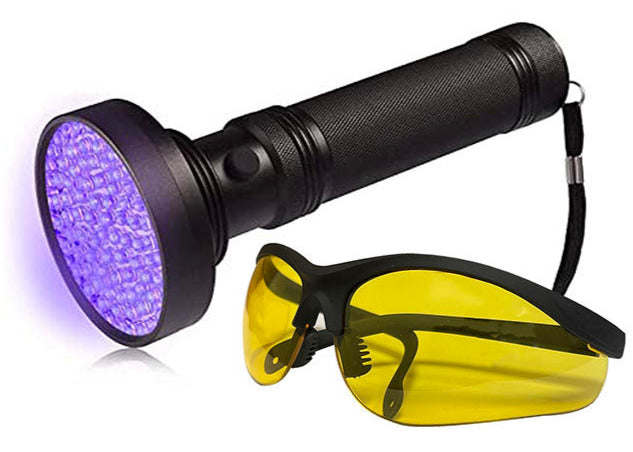 Lampe 'Pro' 100 LEDS ultraviolets, avec lunettes de protection. Ampoule, LED 395 nm (onde longue). Durée de vie de l'ampoule, 100 000 heures. Matériaux du corps en alliage d'aluminium, parfait !