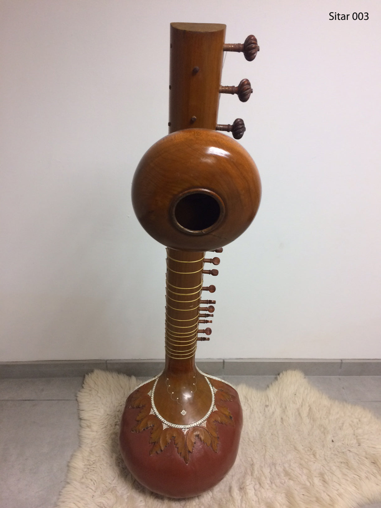 RARE ! SITAR INDIEN avec Tumba des années 1970, livrer avec housse. 11 cordes sympathique + 7 cordes de jeux. Instrument métaphysique !