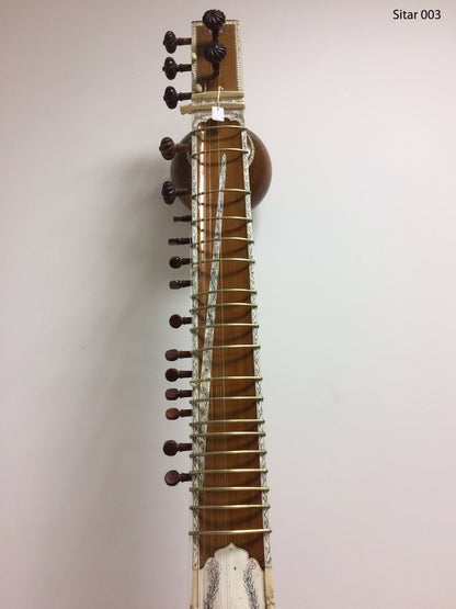 RARE ! SITAR INDIEN avec Tumba des années 1970, livrer avec housse. 11 cordes sympathique + 7 cordes de jeux. Instrument métaphysique !