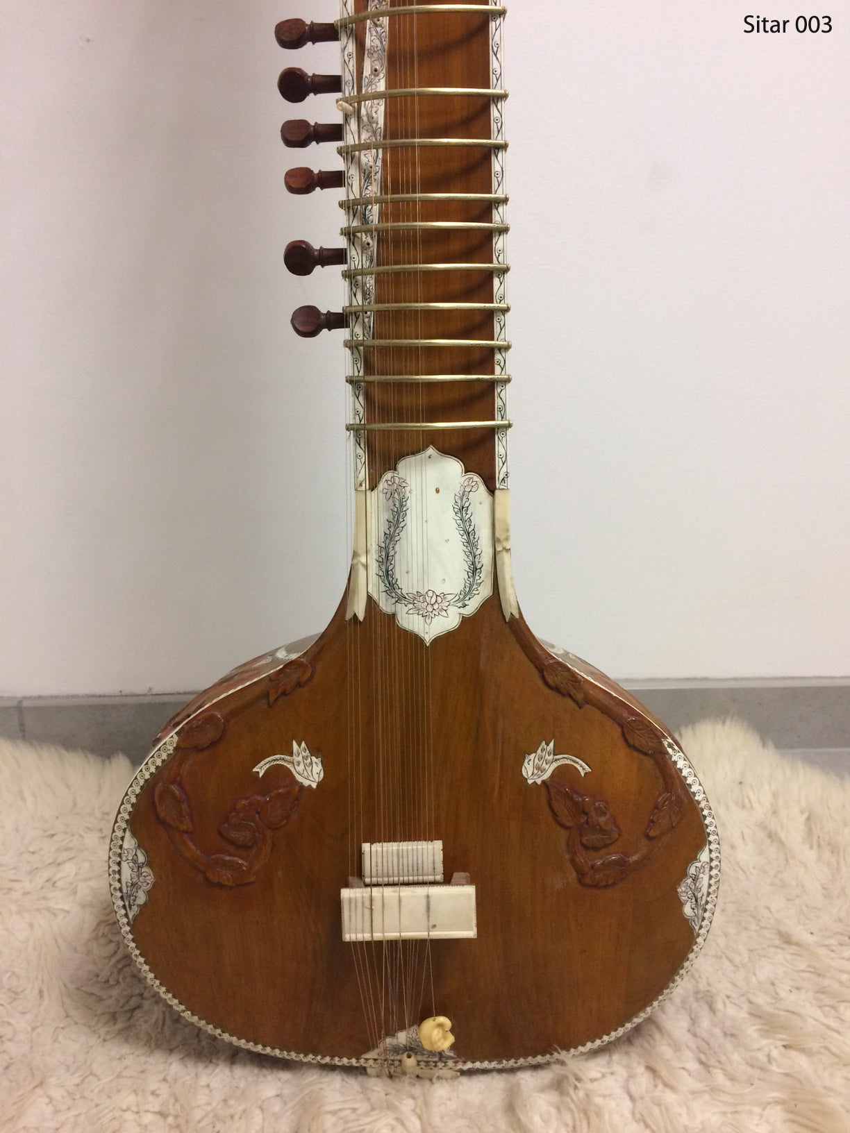 RARE ! SITAR INDIEN avec Tumba des années 1970, livrer avec housse. 11 cordes sympathique + 7 cordes de jeux. Instrument métaphysique !