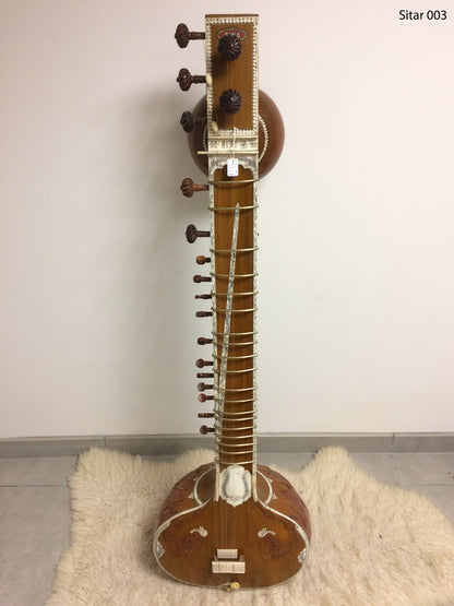 RARE ! SITAR INDIEN avec Tumba des années 1970, livrer avec housse. 11 cordes sympathique + 7 cordes de jeux. Instrument métaphysique !