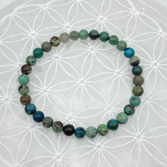 Chrysocolle, perles rondes de 6 et 8 mm, vendu en : fil de perle 38/39 cm, en bracelet de 17 à 21cm, en collier de 45 ou sautoir de 60cm. Qualité AA à AAA, superbes perles souvent prises pour de la turquoise !