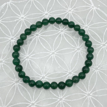 Jade de Birmanie, perles rondes de 6 ou 8 mm. Vendu en fil de perle 38/39 cm, en bracelet de 17 à 21cm, en collier de 45 ou sautoir de 60cm. Qualité AA à AAA, superbes perles à la puissance renomée !