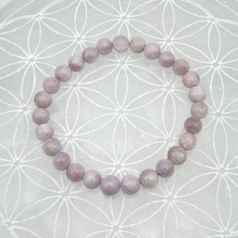 Kunzite, perles rondes de 6 et 8 mm, vendu en : fil de perle 38/39 cm, en bracelet de 17 à 21cm, en collier de 45 ou sautoir de 60cm. Qualité AA à AAA, superbes perles cristaline et ultra puissante !