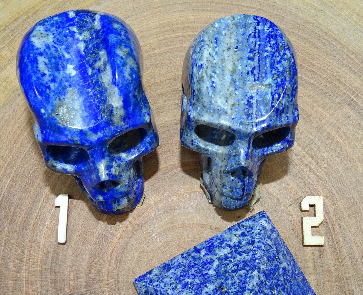 Sélection de 2 Crânes en lapis lazuli, pièces au choix, de 58 à 55 millimètres. Belles qualités, de belles finitions, magnifiques pièces !