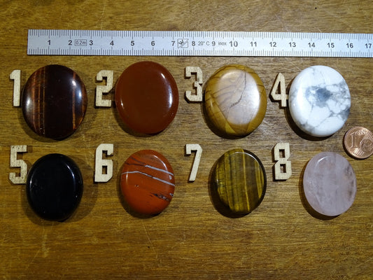 Sélection de galets/ pierres plates, type de pierres au choix, de 3,5x3x1 cm. Format adéquat pour des pierres de massages. Très belle qualité !