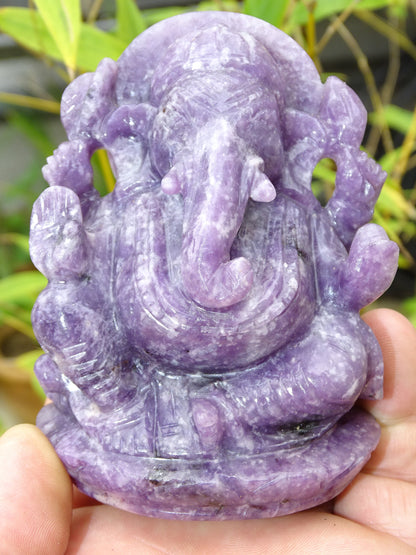 Ganesh en pierre de 'lepidolite' fait main, taille de 100 millimètres de hauteur x 70 x 48 - 377 grammes. Superbe pièce aux reflets violet magnifique pour  1 divinité Hindouiste éternelle !