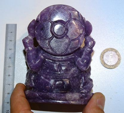 Sculpture de Ganesh en lépidolite (micas violet), de qualité supèrieure, fait à la main, 12 centimètres de haut x7 X6. Reflets violet incroyables, superbes pièces ! Parfait dans une salle de Méditation, Autel, Collection, Exposition...