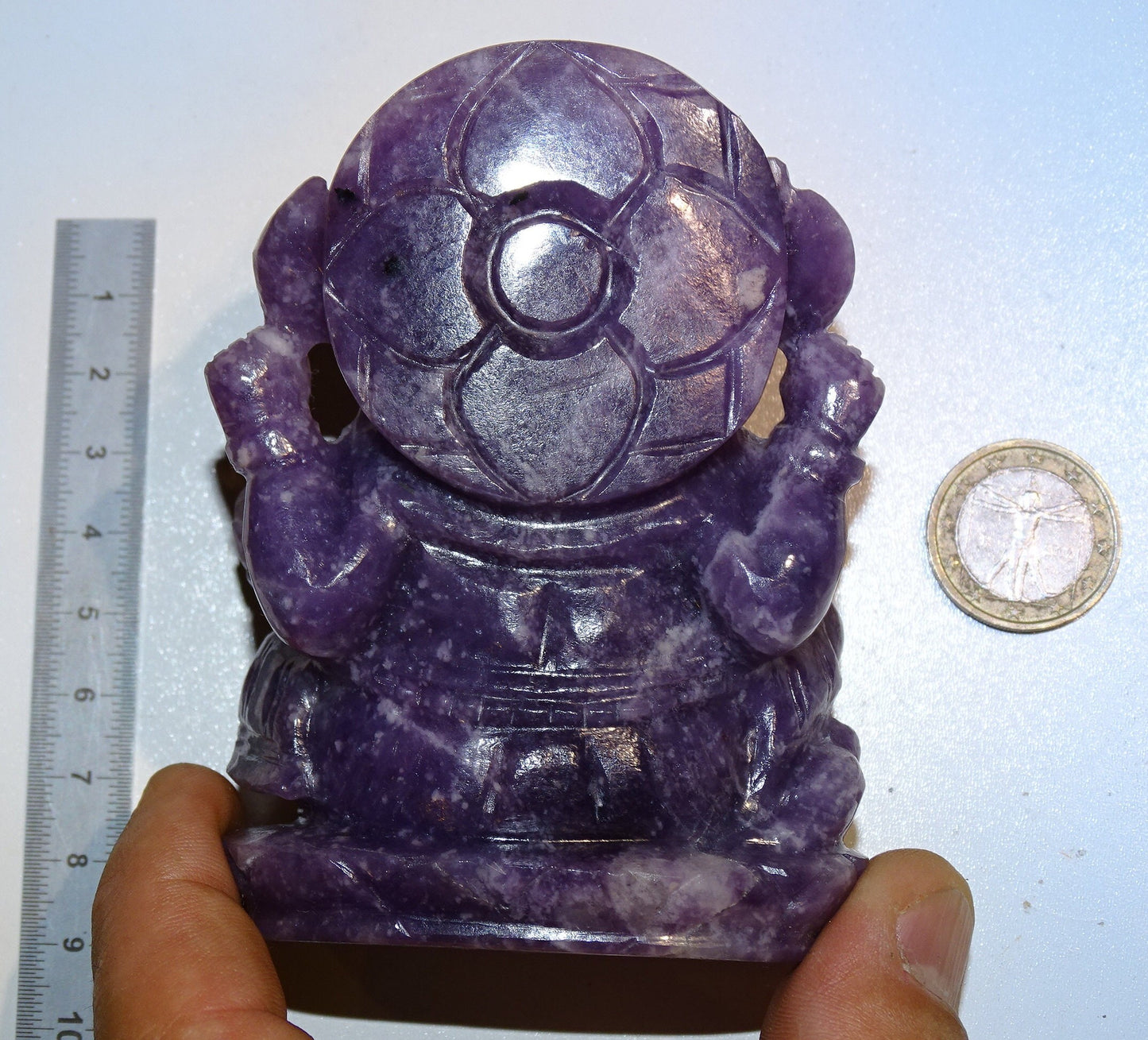 Ganesh en pierre de 'lepidolite' fait main, taille de 100 millimètres de hauteur x 70 x 48 - 377 grammes. Superbe pièce aux reflets violet magnifique pour  1 divinité Hindouiste éternelle !