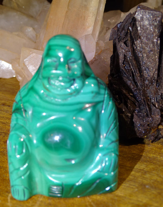 Bouddha 'rieur' en pierre de malachite, taille de 55 millimètres de hauteur x 45 x 30 - Superbe pièce d'une pierre qui devient rare !