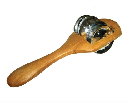 Sélection de Maracas/ Hochets avec clochettes et mini-cymbales. En bracelet ou avec manche en bois. Fait par des Artisans. Très belle qualité, des sons fascinant, hypnotisant et mystique. Parfait...