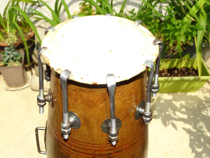 Percussion Indienne ancienne (Ancêtre du tabla), le Dholak, Mridangam, 53 centimètres de haut x 24 de diamètre. Superbe et admirable pièce, pour jouer, collection, exposition...